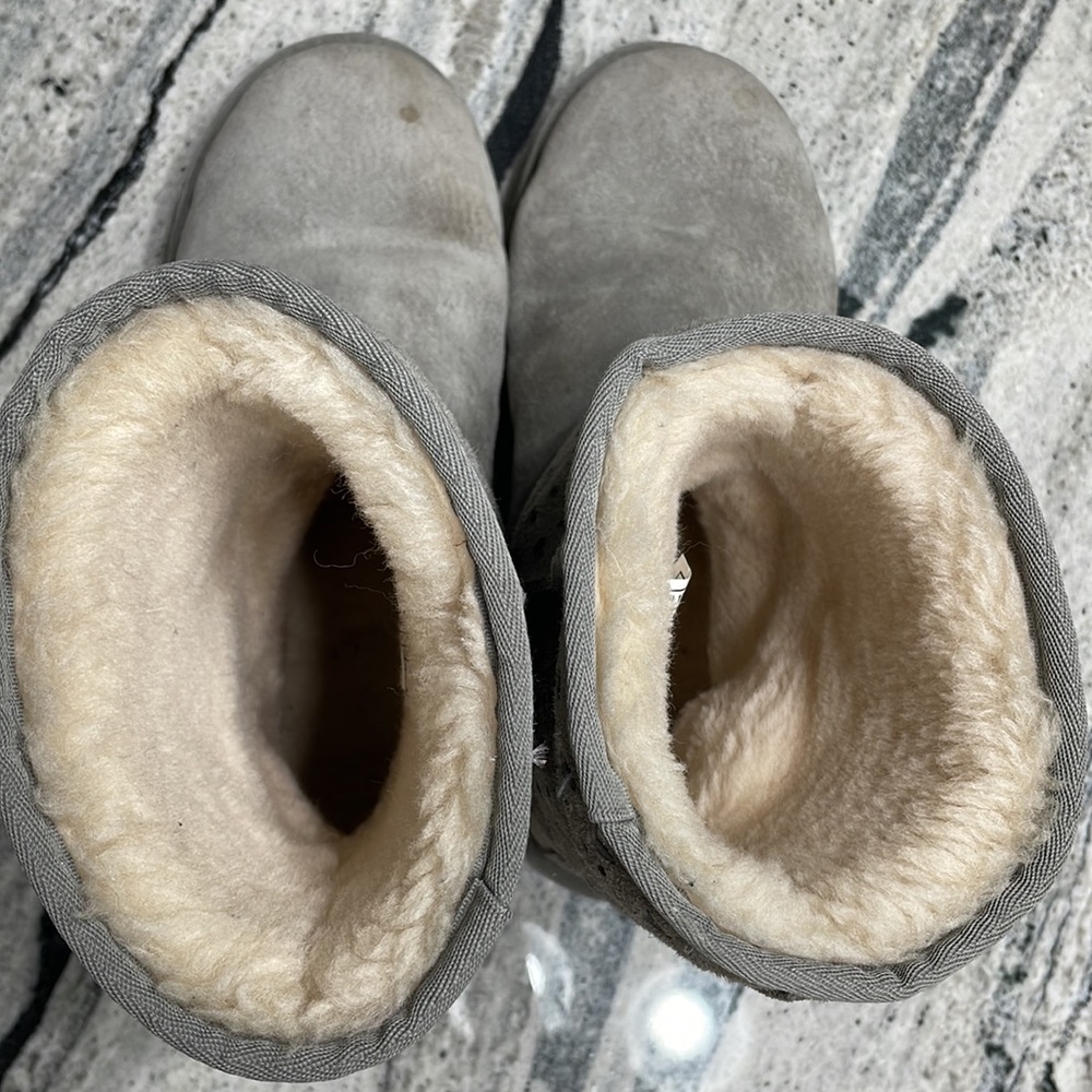 *RARE* UGG Cutout Short Boots - Picture 4 of 15